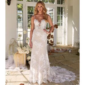 Size 0 Petite Madi Lane wedding gown nude lining white lace overlay (10457)